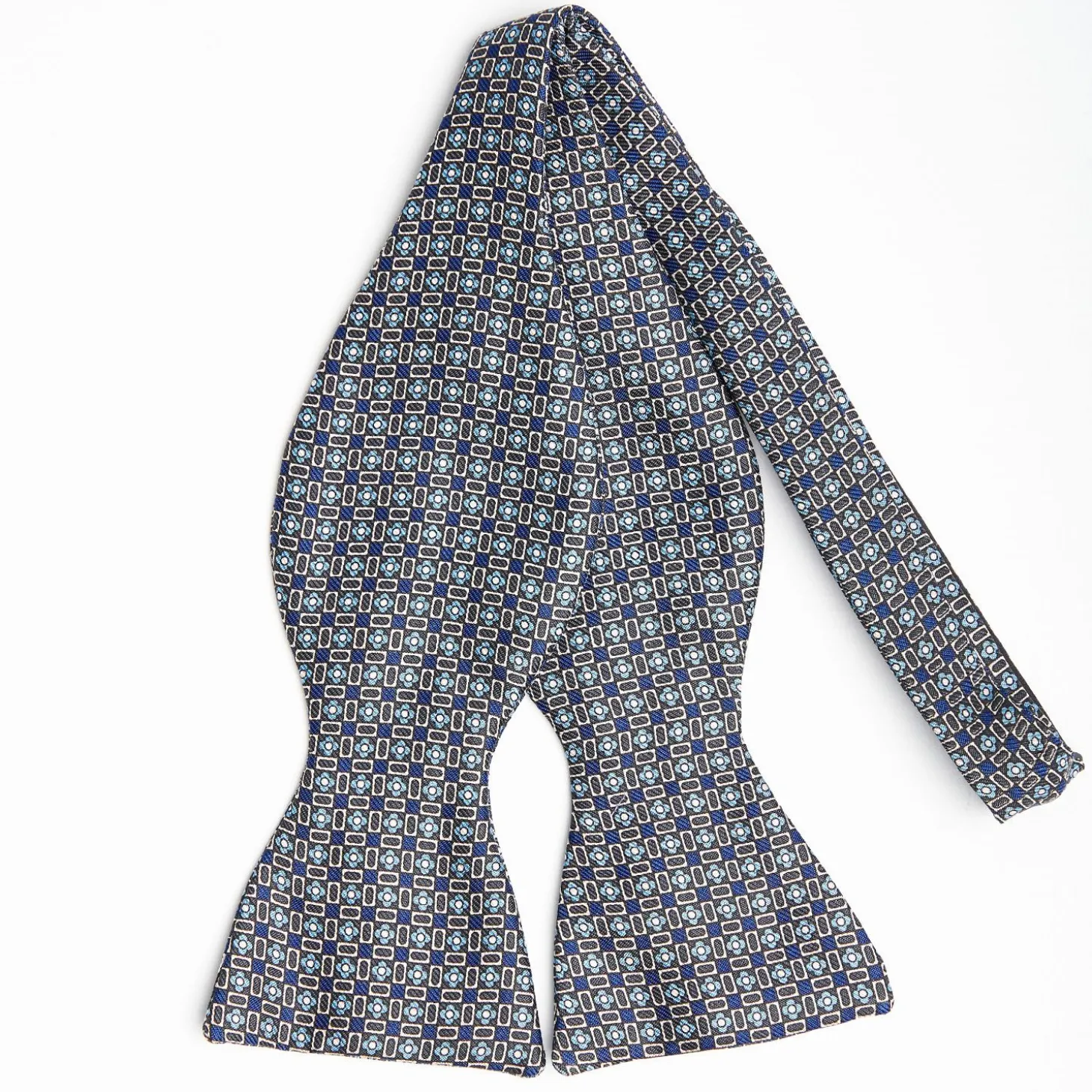 Dark Grey Silk Bowtie To Self-Tie - Small Flower Pattern