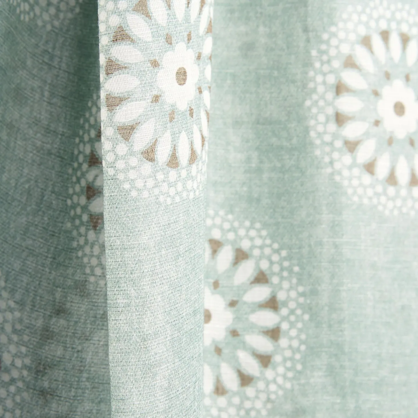 Light Grey Cotton And Linen Scarf - Floral Medallions